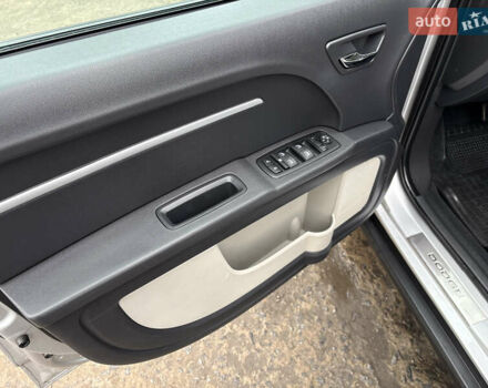 Серый Додж Джорни, объемом двигателя 2 л и пробегом 219 тыс. км за 8500 $, фото 33 на Automoto.ua