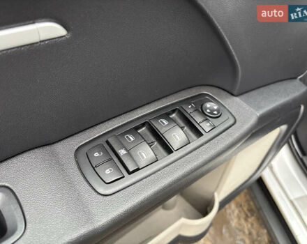 Серый Додж Джорни, объемом двигателя 2 л и пробегом 219 тыс. км за 8500 $, фото 34 на Automoto.ua