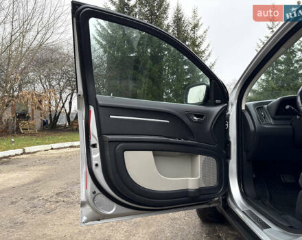 Серый Додж Джорни, объемом двигателя 2 л и пробегом 219 тыс. км за 8500 $, фото 32 на Automoto.ua