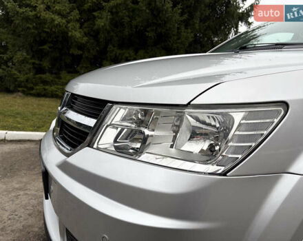 Серый Додж Джорни, объемом двигателя 2 л и пробегом 219 тыс. км за 8500 $, фото 6 на Automoto.ua