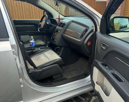 Серый Додж Джорни, объемом двигателя 1.97 л и пробегом 230 тыс. км за 9100 $, фото 4 на Automoto.ua