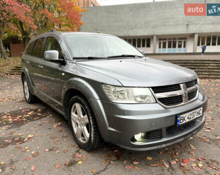 Серый Додж Джорни, объемом двигателя 1.97 л и пробегом 250 тыс. км за 8499 $, фото 2 на Automoto.ua