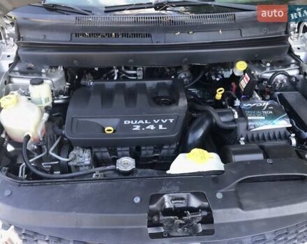 Серый Додж Джорни, объемом двигателя 2.36 л и пробегом 240 тыс. км за 10500 $, фото 4 на Automoto.ua