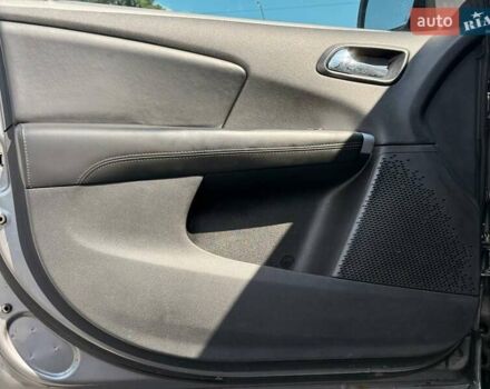 Серый Додж Джорни, объемом двигателя 2.36 л и пробегом 177 тыс. км за 9800 $, фото 14 на Automoto.ua