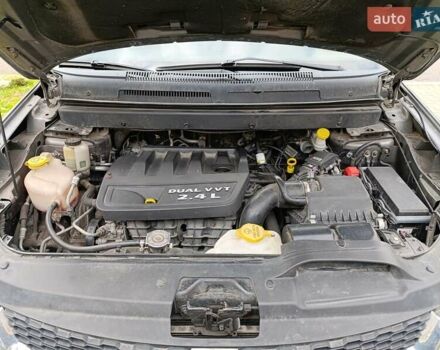 Серый Додж Джорни, объемом двигателя 2.36 л и пробегом 288 тыс. км за 8999 $, фото 4 на Automoto.ua