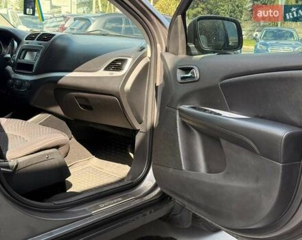 Серый Додж Джорни, объемом двигателя 2.36 л и пробегом 177 тыс. км за 9800 $, фото 39 на Automoto.ua