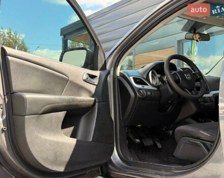 Серый Додж Джорни, объемом двигателя 2.36 л и пробегом 177 тыс. км за 9800 $, фото 13 на Automoto.ua