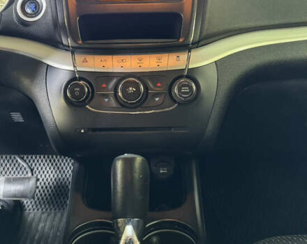 Серый Додж Джорни, объемом двигателя 2.36 л и пробегом 260 тыс. км за 8400 $, фото 5 на Automoto.ua