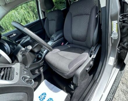 Серый Додж Джорни, объемом двигателя 2.4 л и пробегом 258 тыс. км за 9000 $, фото 2 на Automoto.ua