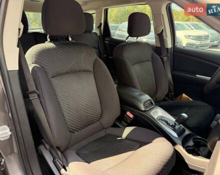 Серый Додж Джорни, объемом двигателя 2.36 л и пробегом 177 тыс. км за 9800 $, фото 44 на Automoto.ua