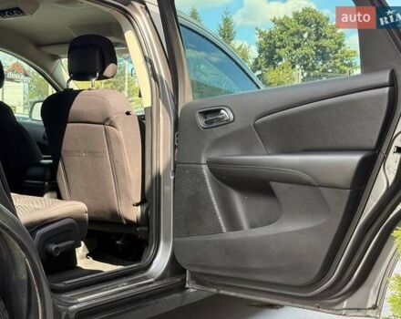 Серый Додж Джорни, объемом двигателя 2.36 л и пробегом 177 тыс. км за 9800 $, фото 34 на Automoto.ua