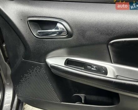 Сірий Додж Джорні, об'ємом двигуна 2.36 л та пробігом 248 тис. км за 10500 $, фото 8 на Automoto.ua