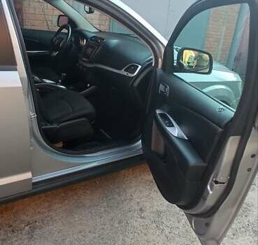 Серый Додж Джорни, объемом двигателя 2.4 л и пробегом 190 тыс. км за 10000 $, фото 5 на Automoto.ua