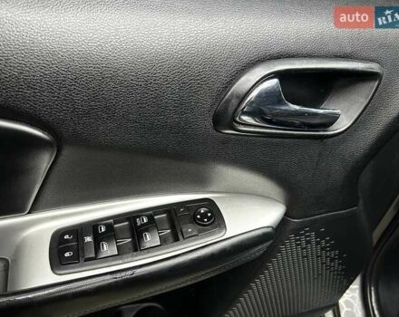 Сірий Додж Джорні, об'ємом двигуна 2.36 л та пробігом 248 тис. км за 10500 $, фото 24 на Automoto.ua