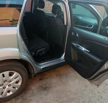 Серый Додж Джорни, объемом двигателя 2.4 л и пробегом 190 тыс. км за 10000 $, фото 4 на Automoto.ua