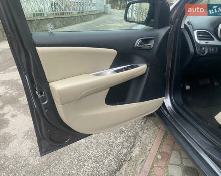 Серый Додж Джорни, объемом двигателя 2.36 л и пробегом 240 тыс. км за 9999 $, фото 4 на Automoto.ua