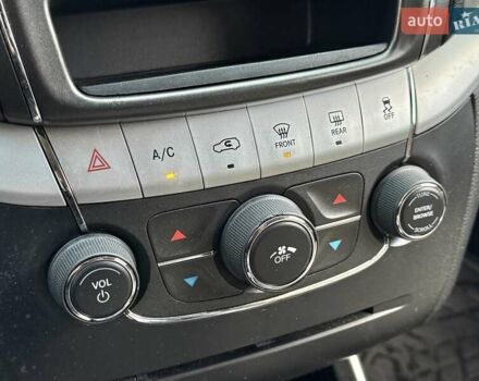 Серый Додж Джорни, объемом двигателя 2.36 л и пробегом 215 тыс. км за 8900 $, фото 18 на Automoto.ua