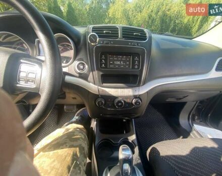 Сірий Додж Джорні, об'ємом двигуна 2.36 л та пробігом 135 тис. км за 10500 $, фото 3 на Automoto.ua