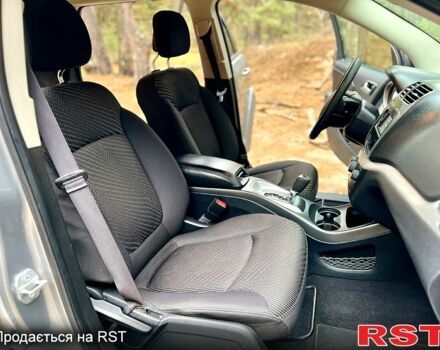 Серый Додж Джорни, объемом двигателя 2.4 л и пробегом 250 тыс. км за 10500 $, фото 10 на Automoto.ua