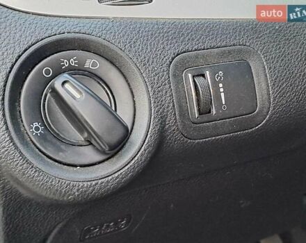 Серый Додж Джорни, объемом двигателя 2.4 л и пробегом 118 тыс. км за 11940 $, фото 15 на Automoto.ua