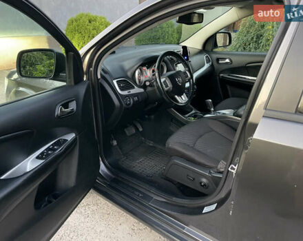 Серый Додж Джорни, объемом двигателя 2.4 л и пробегом 170 тыс. км за 12500 $, фото 17 на Automoto.ua