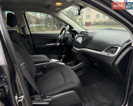 Серый Додж Джорни, объемом двигателя 2.4 л и пробегом 141 тыс. км за 10500 $, фото 49 на Automoto.ua