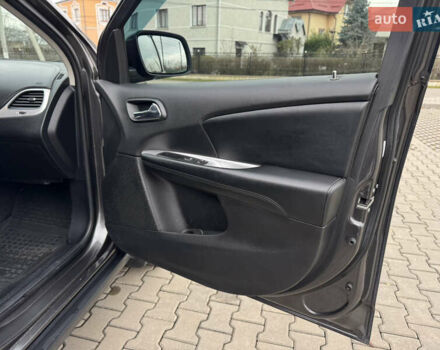 Серый Додж Джорни, объемом двигателя 2.4 л и пробегом 141 тыс. км за 10500 $, фото 50 на Automoto.ua