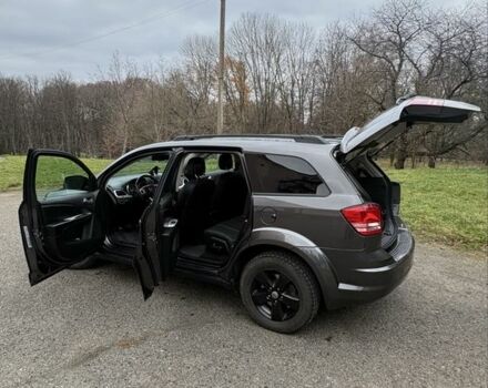 Серый Додж Джорни, объемом двигателя 2.4 л и пробегом 240 тыс. км за 11200 $, фото 5 на Automoto.ua