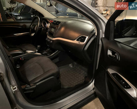 Серый Додж Джорни, объемом двигателя 2.36 л и пробегом 132 тыс. км за 10800 $, фото 7 на Automoto.ua