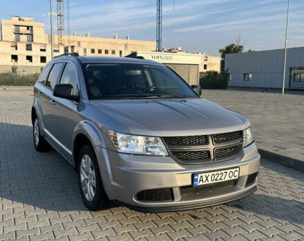 Серый Додж Джорни, объемом двигателя 2.36 л и пробегом 192 тыс. км за 12400 $, фото 2 на Automoto.ua