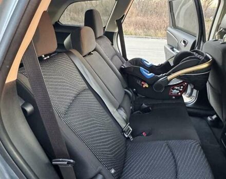 Сірий Додж Джорні, об'ємом двигуна 2.4 л та пробігом 259 тис. км за 13500 $, фото 4 на Automoto.ua