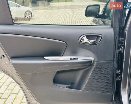 Серый Додж Джорни, объемом двигателя 2.36 л и пробегом 165 тыс. км за 10999 $, фото 16 на Automoto.ua