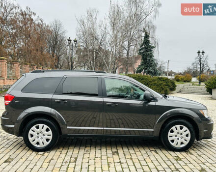 Серый Додж Джорни, объемом двигателя 2.36 л и пробегом 165 тыс. км за 10999 $, фото 2 на Automoto.ua