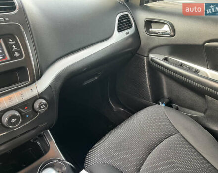 Серый Додж Джорни, объемом двигателя 2.4 л и пробегом 174 тыс. км за 10800 $, фото 12 на Automoto.ua