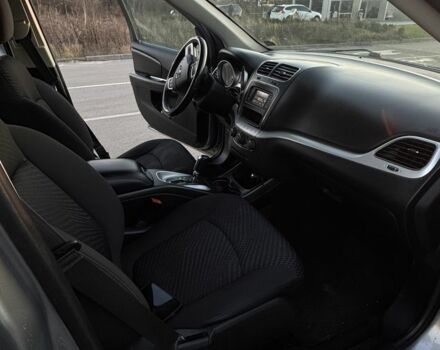 Сірий Додж Джорні, об'ємом двигуна 2.4 л та пробігом 259 тис. км за 13500 $, фото 4 на Automoto.ua