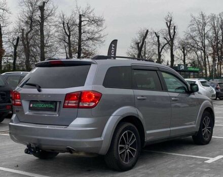 Серый Додж Джорни, объемом двигателя 2.4 л и пробегом 97 тыс. км за 11490 $, фото 5 на Automoto.ua