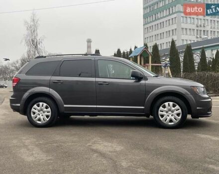 Серый Додж Джорни, объемом двигателя 2.36 л и пробегом 105 тыс. км за 12999 $, фото 3 на Automoto.ua