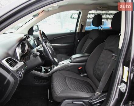 Серый Додж Джорни, объемом двигателя 2.36 л и пробегом 157 тыс. км за 13900 $, фото 6 на Automoto.ua