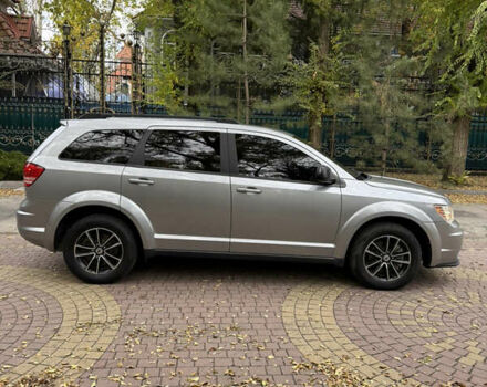 Серый Додж Джорни, объемом двигателя 2.4 л и пробегом 177 тыс. км за 12999 $, фото 2 на Automoto.ua