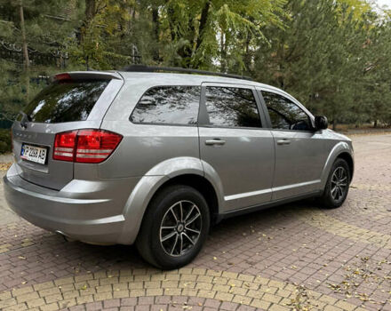 Серый Додж Джорни, объемом двигателя 2.4 л и пробегом 177 тыс. км за 12999 $, фото 3 на Automoto.ua