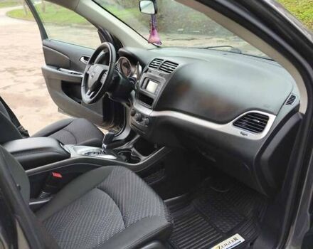 Серый Додж Джорни, объемом двигателя 2.36 л и пробегом 105 тыс. км за 13000 $, фото 4 на Automoto.ua