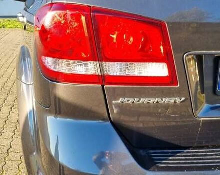 Серый Додж Джорни, объемом двигателя 2.4 л и пробегом 176 тыс. км за 11800 $, фото 2 на Automoto.ua