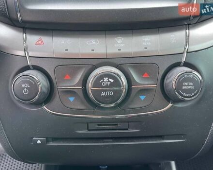 Серый Додж Джорни, объемом двигателя 3.61 л и пробегом 98 тыс. км за 17990 $, фото 20 на Automoto.ua