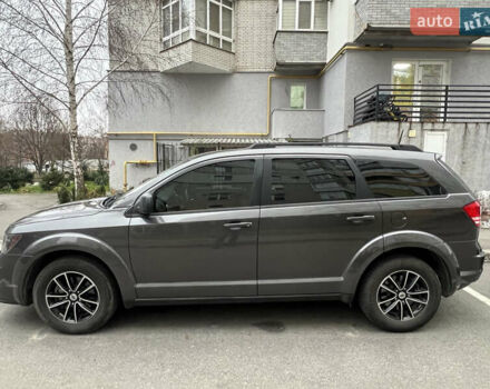 Серый Додж Джорни, объемом двигателя 2.36 л и пробегом 168 тыс. км за 12000 $, фото 4 на Automoto.ua