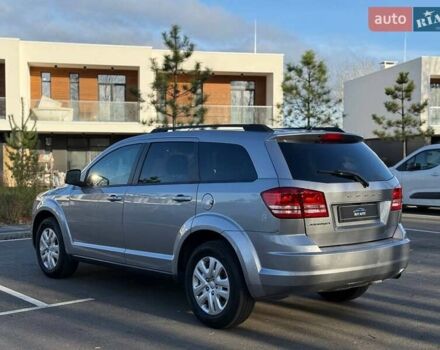 Серый Додж Джорни, объемом двигателя 2.36 л и пробегом 108 тыс. км за 12799 $, фото 4 на Automoto.ua