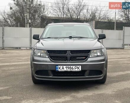 Серый Додж Джорни, объемом двигателя 2.36 л и пробегом 105 тыс. км за 12999 $, фото 1 на Automoto.ua