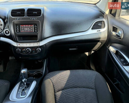 Сірий Додж Джорні, об'ємом двигуна 2.36 л та пробігом 67 тис. км за 11490 $, фото 21 на Automoto.ua