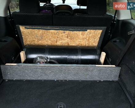 Серый Додж Джорни, объемом двигателя 2.36 л и пробегом 84 тыс. км за 12800 $, фото 25 на Automoto.ua