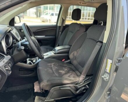 Серый Додж Джорни, объемом двигателя 2.4 л и пробегом 142 тыс. км за 12500 $, фото 6 на Automoto.ua