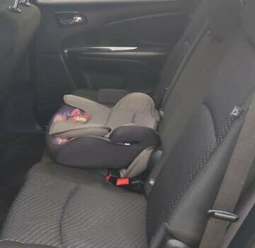 Серый Додж Джорни, объемом двигателя 2.36 л и пробегом 120 тыс. км за 13500 $, фото 2 на Automoto.ua